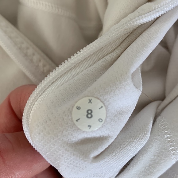 Lululemon jacket. Size 8 - Picture 6 of 6